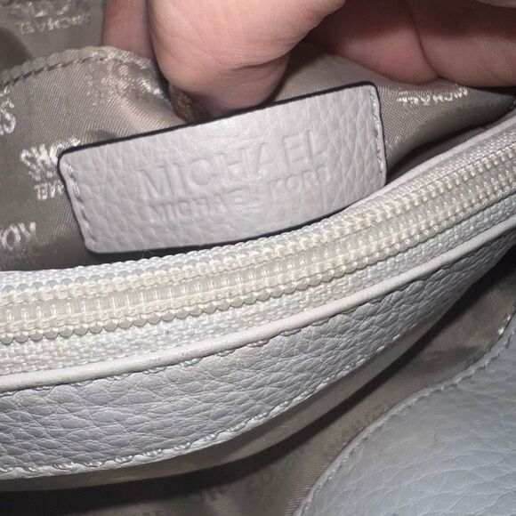 Michael Kors Hamilton Tote, Ivory Pebbled Leather - Picture 14 of 16